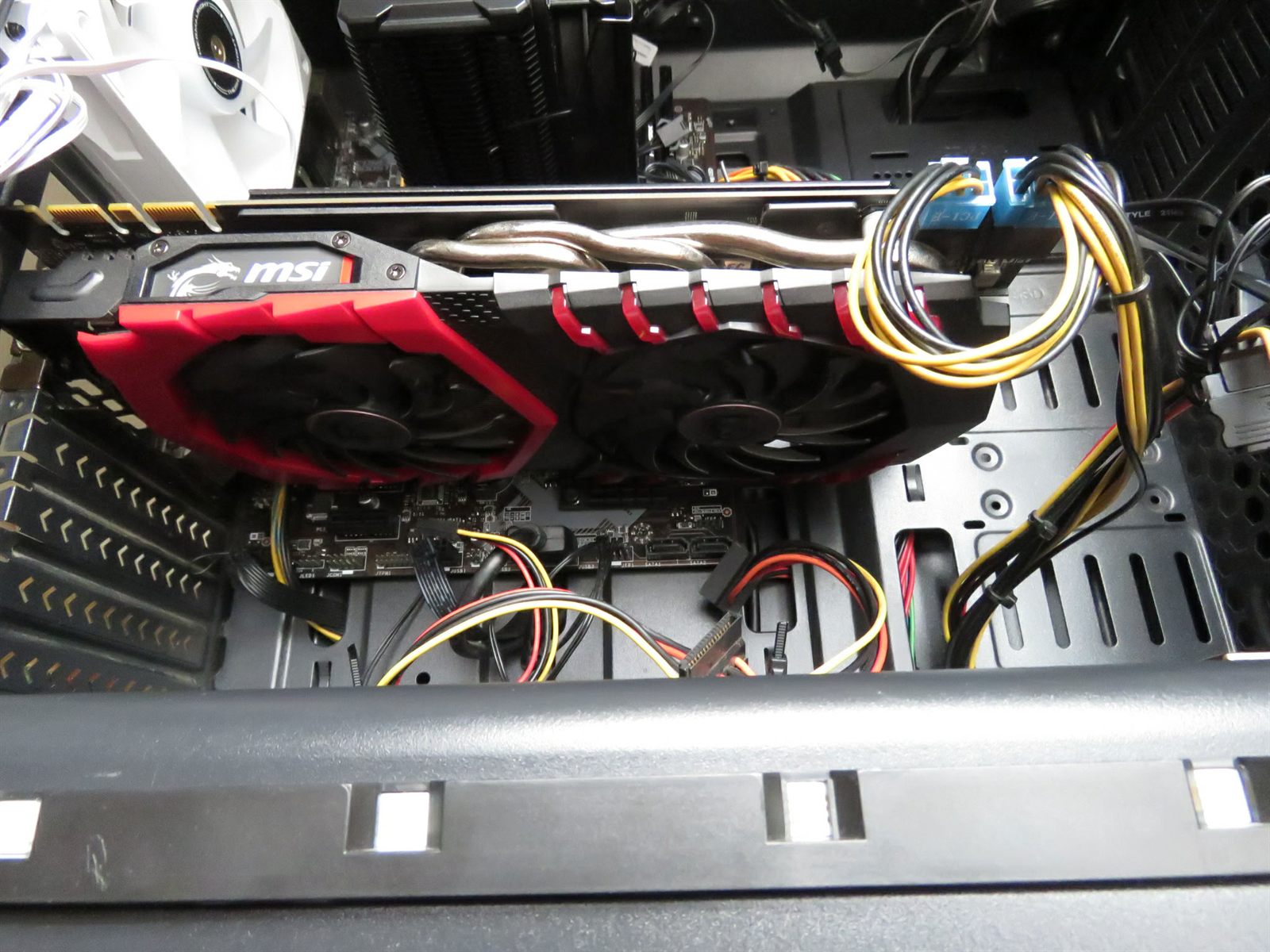 PC Gamer Ryzen 5 2600 GTX 1070 8 Go 16 Go DDR4 M2 250 Go + 250 Go W11 05
